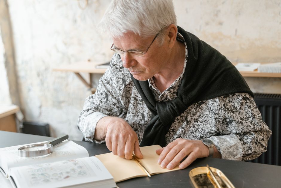 The Biological Drivers Behind Mid-Life Weight Redistribution
